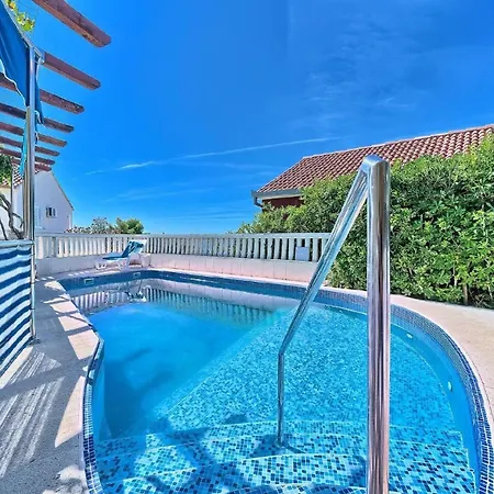 Apartment Fuer Zwei Personen - B57207 Trogir